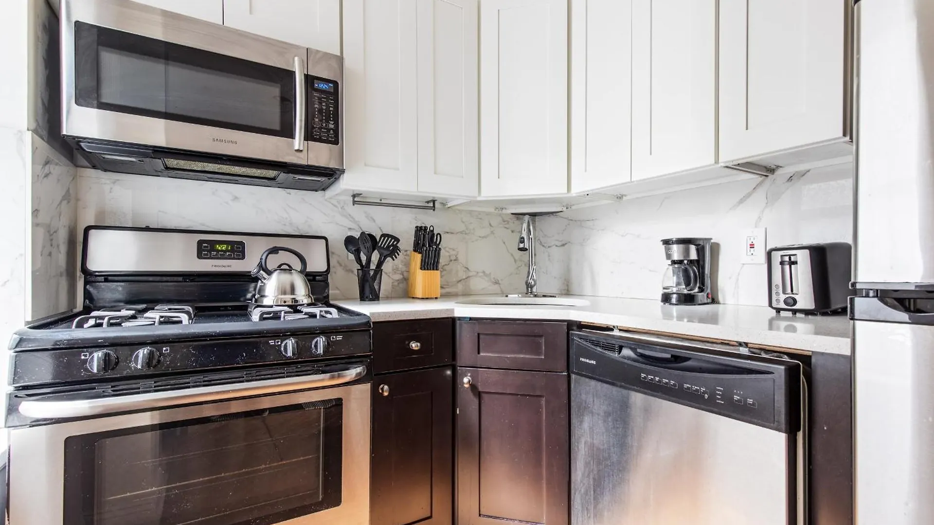 Stylish Private Room In Upper East Side! Νέα Υόρκη Δωμάτια σε οικογενειακή κατοικία